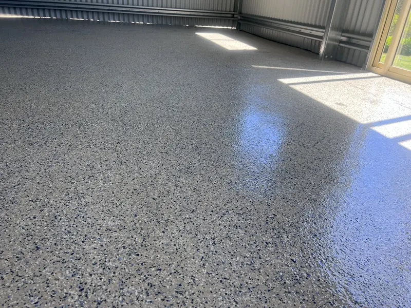 Real Vantage Ultra Flake full-broadcast garage floor